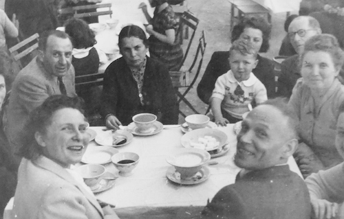 Yankev Celemenski à Vladek Home Brunoy en aout 1947