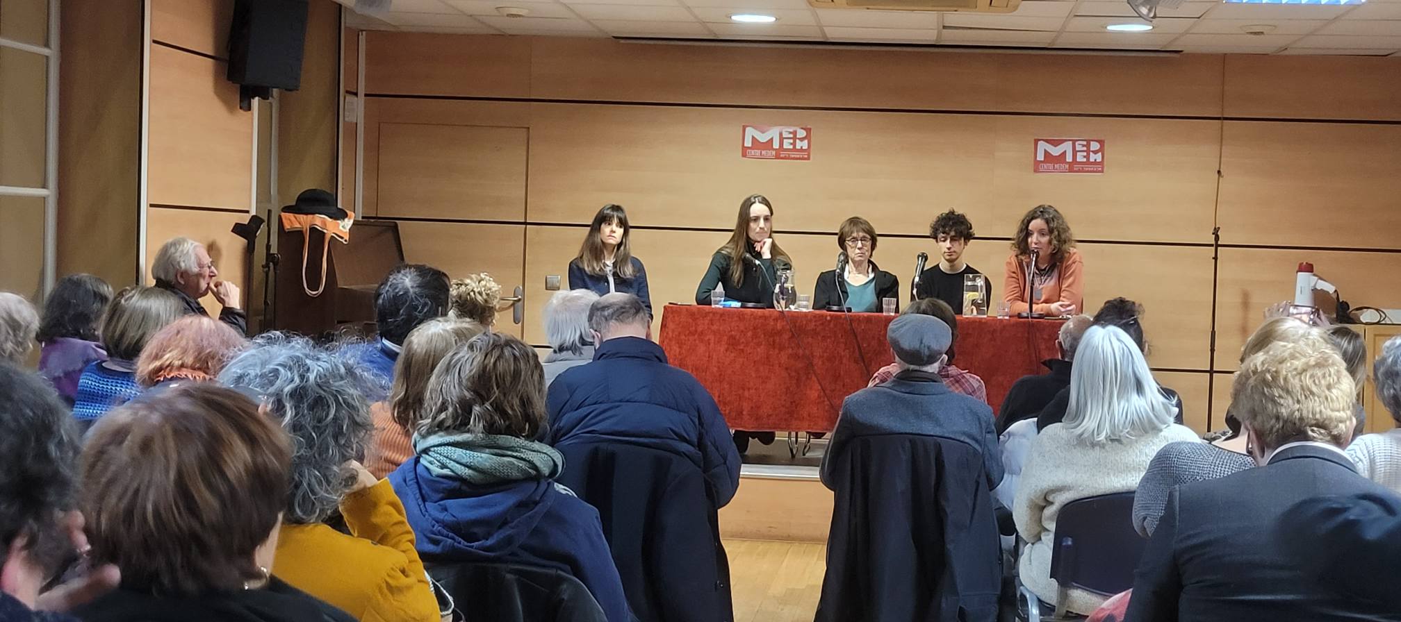salle avec les jeunes
